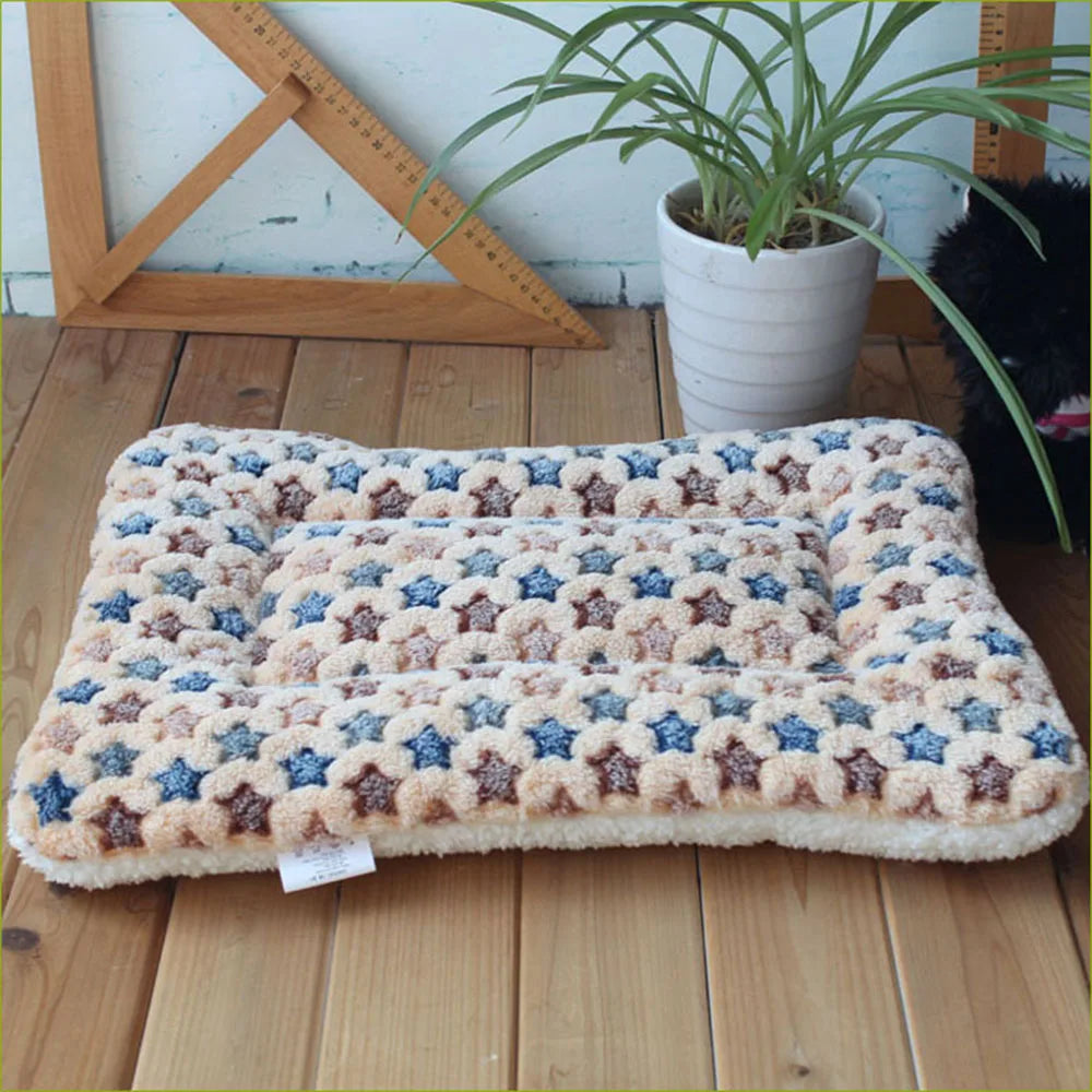 Fleece Dog Blanket Machine Washable Pet Bed Mat Soft and Warm Cat & Dog Cage Sleep Mat for Kennel Crate Cushion for Large Dogs